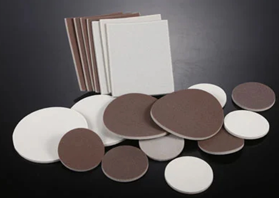 ¿Cómo se utiliza y mantiene correctamente la espuma de lijado para garantizar un rendimiento óptimo y la longevidad?