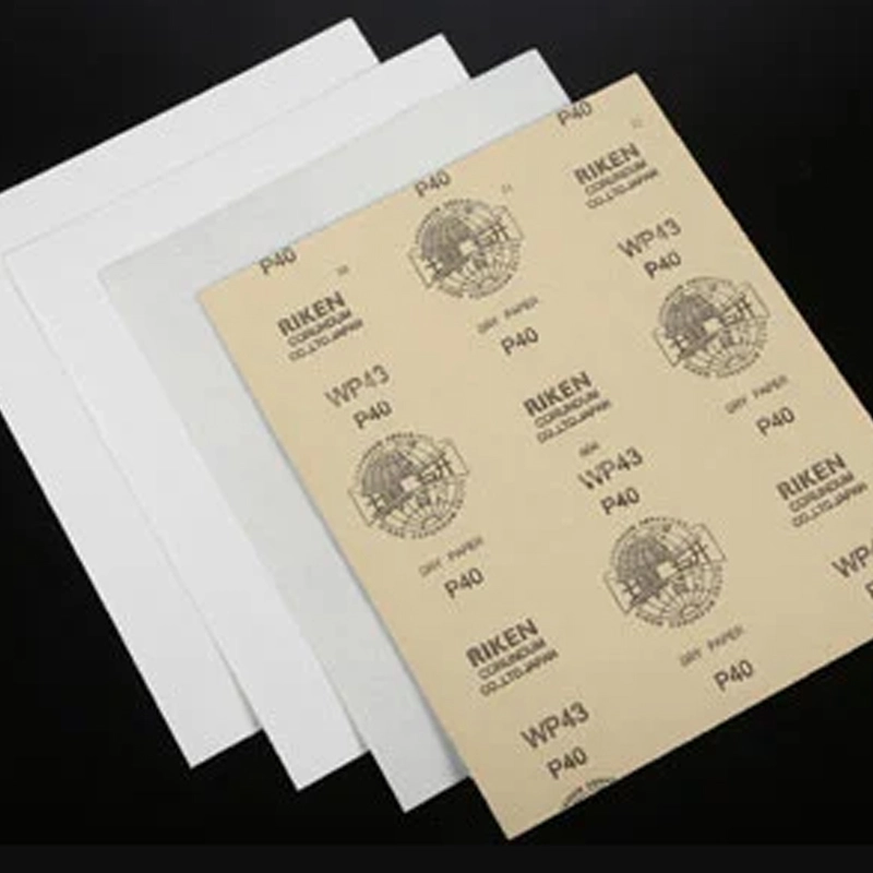 ¿Cuáles son algunos consejos para usar papel de arena de óxido de aluminio?