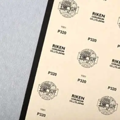 ¿Qué Arena está disponible para el rollo de papel de lija de carburo de silicio?