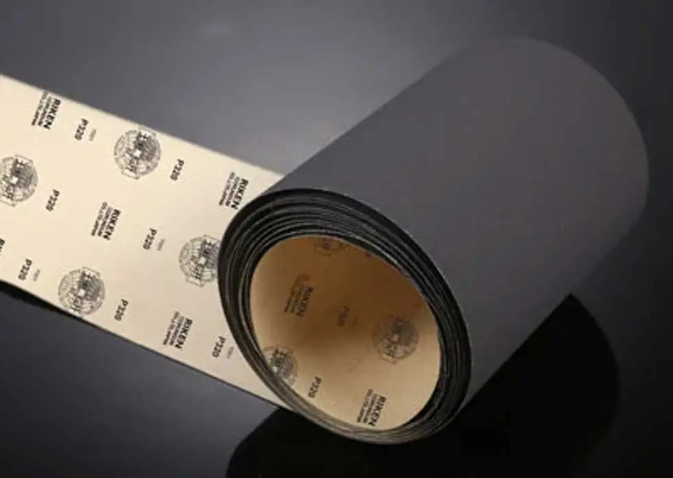 ¿Qué Arena está disponible para el rollo de papel de lija de carburo de silicio?